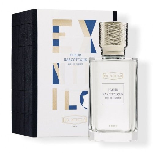 Мужчина держит в руках Ex Nihilo Iris Porcelana