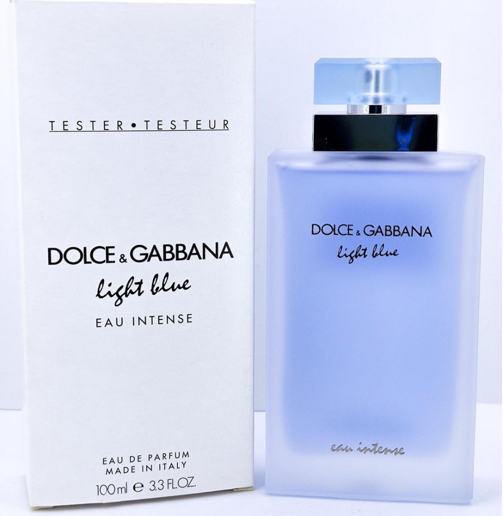 Мужчина держит в руках Dolce & Gabbana Light Blue Eau Intense.jpg Мужчина держит в руках Dolce & Gabbana Light Blue Eau Intense.jpg